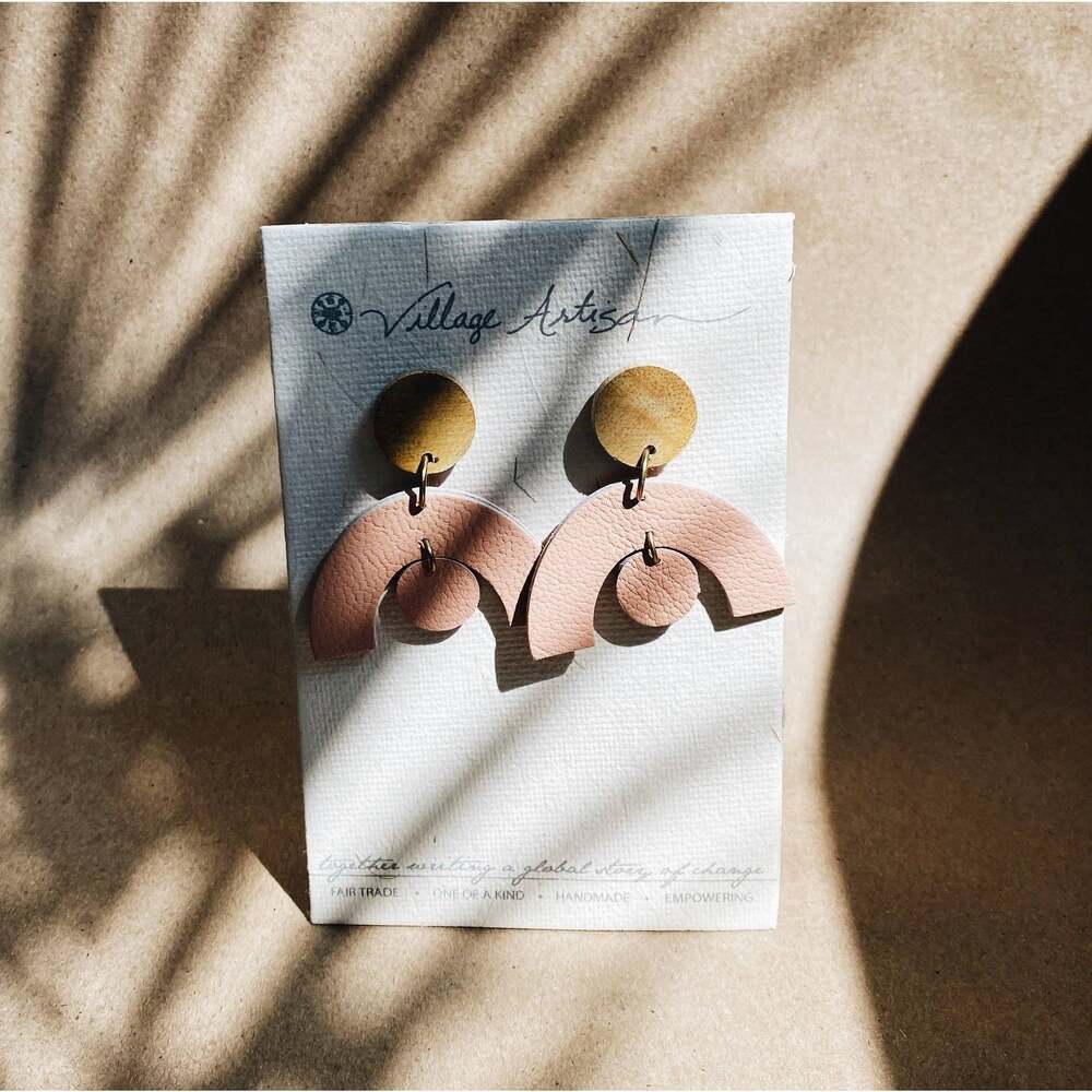 Arch Leather Earrings in Pink​